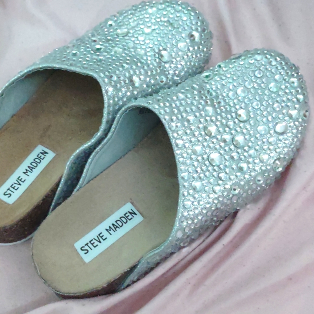VESA-R Rhinestones - Picture 3 of 4